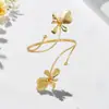 Pulseiras Abertas com Flores Irregulares Europeias e Americanas, Pulseiras de Braço de Luxo Leve de Nicho de Alta Qualidade, Joias de Mão Exageradas com Personalidade e Temperamento Venda por Atacado