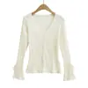Cardigan de Punto Otoño 2026 Estilo Francés Suave Cuello en V Manga Acampanada Adorno de Volantes para Mujer Ajuste Delgado Temperamento Top con Abertura