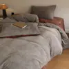 Estilo Moderno de Lujo Ligero Juego de Ropa de Cama Cálida de Terciopelo Tallado Tridimensional Juego de Tres o Cuatro Piezas para Cama Individual Doble Leche Terciopelo Antiestático Hogar