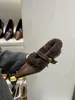 Zapatos de algodón Chuyuji retro de punta cuadrada con forro de felpa para mujer, nuevo estilo otoño e invierno 2026, con aumento interno de altura y tacón grueso estiloso