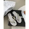 Chanclas Planas de Moda Verano 2025 con Cuentas de Acero para Mujer, Sandalias de Playa Antideslizantes de Suela Suave para Mujer