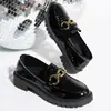 Estilo Novo Primavera 2026 Estilo Britânico Sapatos Pequenos de Couro, Couro Macio Bico Redondo Fivela de Metal Mocassins Slip-On, Sapatos Individuais Femininos de Salto Grosso