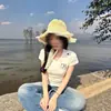 Pantalones Dulces Estilo Americano Chica Picante Camiseta Blanca Bordada de Cuello V Hombro Normal Manga Corta para Mujer, Verano Ajuste a la Cintura Adelgazante Top Corto