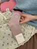 Meias de cano médio de urso fofo IOULOR, meias largas casuais e respiráveis para mulheres, estilo preppy, meias sem costura, meias de algodão penteado