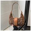 Bolsa Estampa de Leopardo Feminina 2024 Nova Moda de Nicho Cor Contrastante Bolsa de Ombro Explosiva Versátil Elegante Alta Qualidade Bolsa de Ombro