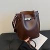 Bolsa de balde de moda vintage feminina 2025 primavera novo estilo simples bolsa de ombro de alta qualidade bolsa feminina elegante e versátil
