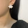 Pétalas de pérolas de design de nicho e brincos nova explosão feminina brincos exclusivos de alta qualidade brincos leves de temperamento de luxo