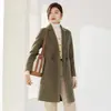 Abrigo de cachemira de doble cara de longitud media ajustado para otoño e invierno para mujer en color camel con cuello de solapa, abrigo de lana de alta gama para temporada baja