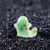 Nuevo producto transfronterizo: adorables figuritas de fantasmas pequeños coloridos de Halloween, adornos decorativos para manualidades, accesorios para colgar y decoraciones de paisajes en miniatura
