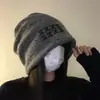 Gorro Cinza Casual Despojado para Mulheres, Estilo Japonês para Outono e Inverno, Chapéu Versátil que Faz o Rosto Parecer Menor, Touca Quente para Circunferência Craniana Grande