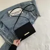 Nova Bolsa com Design de Nicho Preta Francesa de Ombro Pequena Quadrada para o Trabalho de Alto Valor com Padrão de Crocodilo Bolsa de Ombro Transversal