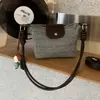 Moda Femenina Otoño 2026 Transfronteriza Bolso Tipo Dumpling Diseño de Nicho Casual Bolso de Hombro Cruzado de Alta Gama