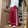 Calça de moletom casual patchwork listrada estilo americano para homens, corte clean, calça esportiva de perna reta solta, calça de perna larga color-block para o outono