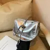 Los Bolsos Pequeños de Moda de Este Año para Mujer 2026 Nuevos Bolsos de Hombro de Moda Primavera y Verano Bolsos Cruzados Versátiles con Cadena Bolsos Cuadrados Pequeños
