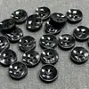 Botões de resina em formato de tigela corrugada preta de quatro furos botões de gola de camisa abotoaduras bacia interna em formato de coração botões de camiseta fabricantes