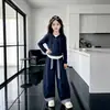 Conjunto de Roupa para Meninas Primavera e Outono 2026 Novo Estilo Infantil Top Falso de Duas Peças Calça Cimitarra Estilosa Fashionável Conjunto de Duas Peças Super Quente Tendência