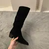 Botas Western de camurça de salto alto até a panturrilha para mulheres, nova coleção outono/inverno 2024, com forro de fleece, bico fino e um design longo e empilhado, semelhante a botas de equitação