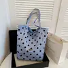 Bolsa de lona para mulheres, estilo coreano, de alta qualidade, nicho, bolsa de ombro de bolinhas, bolsa tote de grande capacidade para estudantes, bolsa de mão dupla face