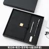Conjunto de notebook A5 e caneta em estoque, ideal para reuniões e eventos corporativos, um presente prático com opções de personalização de logotipo.
