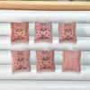 Talla en Madera de Ciprés Rojo, Labubu Rose Satín Seda Peces Cuentas Sueltas y Otros Accesorios de Joyería Budista DIY Cadena para Teléfono Móvil