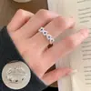 Anillo femenino simple y versátil, popular en Xiaohongshu, exquisito anillo abierto de moda apilable personalizado, anillo para el dedo índice estilo bosque, moderno