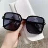 Gafas de sol cuadradas de moda con tachuelas de arroz para mujer, gama alta 2025, mismo estilo que las celebridades de Internet Little Red Book, para salir, protección solar