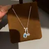 Collar de cadena para clavícula estilo fresco de verano con colgante doble de circón cuadrado color azul océano, joyería de nicho de lujo ligero de alta gama para mujer