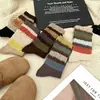 Calcetines Sueltos de Otoño e Invierno para Mujer, No Aprietan, Calcetines Caídos, Estilo Perezoso de Moda, Calcetines Largos Rayados Arcoíris Retro Ins Coreanos