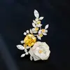 Broche Camélia Retrô, Broche Exquisito e Fashionável de Cristal Sintético Feminino de Alta Qualidade, Pino com Design de Luxo Leve, Acessório para Terno