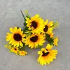 Fabricante Venta al por Mayor Girasol Pequeño Flor Artificial Girasol Boda Boda Accesorios de Fotografía Adornos Decoración de Pared para el Hogar
