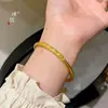 Mismo Estilo que el Pulsera de Pared Gruesa con Patrón de Pergamino de Oro Arena de la Joyería Puzuo Gold, Artesanía Antigua Tradicional, Joyería Versátil, Perfecta para Regalar