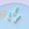 Grande Pilha de Cartas Menina de Resina Acessórios Charms para Sapato Crocs Joias DIY Capa de Celular Acessórios de Cabelo Adesivos Materiais Decorativos