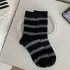 Meias Básicas Listradas para Mulheres, Outono e Inverno Agulha Dupla Ins Meias Modernas Cinzas de Cano Médio, Bloqueio de Cores Preto e Branco Meias Slouch Estilo Coreano