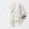 Ropa de bebé de tela Clase A estilo otoño e invierno 40g algodón fino mameluco de bebé costura sin huesos nuevo estilo traje para gatear