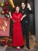 Conjunto Qipao Modificado Estilo Chinês Vermelho Brilhante Gola Alta Botão de Rã Franja Manga Longa Top Justo Saia Longa Sereia Traje para Banquete de Casamento Saia
