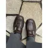 Sapatos Pequenos de Couro com Fivela e Bico Quadrado para Mulheres 2025 Salto Grosso Estilo College Mocassins Sapatos Versáteis e Casuais