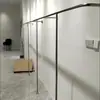 Estante de exhibición para tienda de ropa Estante de exhibición para ropa de mujer Acero inoxidable cepillado Colgador de pared para colgar ropa Colgador de pie para ropa de niños Colgador lateral
