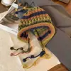 Chapéu de Tricô de Aba Larga Colorido com Borla Estilo Japonês Versátil para Mulheres Outono/Inverno Afina o Rosto Estilo Coreano Chapéu de Lã Feito à Mão Tendência