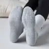 Calcetines de media pantorrilla con letra P para mujer Otoño/Invierno Engrosados Con Felpa Caliente Base de Toalla Calcetines Deportivos para Hombre Pantalones de Tiburón Calcetines Largos de Algodón