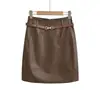 Falda corta de línea A de cuero PU de cintura alta estilo retro coreano, adelgazante y que realza la figura, perfecta para otoño e invierno, una falda corta versátil