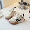 Zapatos Deportivos Infantiles Zapatos para Niños 2026 Nueva Llegada de Primavera Zapatos Forrest Gump Casual Antideslizantes Zapatos de Tabla de Entrenamiento Alemanes Niños Medianos y Grandes Marca de Moda