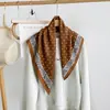 Pañuelo cuadrado marrón estilo Maillard para mujer, nuevo modelo otoño 2026, elegante y versátil, se puede usar como accesorio decorativo para el cabello o bufanda para el cuello, venta al por mayor