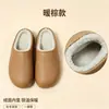 Pantuflas de algodón impermeables al por mayor de fábrica personalizadas para mujer, nuevo estilo de invierno, para uso en interiores en casa, antideslizantes, forradas de felpa, cálidas y con diseño de punta cerrada
