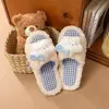 Pantuflas de estrellas, tiernas y lindas, pantuflas de algodón estilo caricatura para niña con suelas suaves, peludas para otoño e invierno 2026, para uso en casa