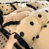 Estilo Princesa Francesa Renda Preta Espessada Veludo Leite Conjunto de Quatro Peças com Capa de Edredom Estampada de Cereja, Roupa de Cama Quente de Inverno