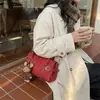 Nova coleção de primavera de 2026: uma bolsa de ombro elegante e versátil para noivas, uma bolsa transversal simples e prática para o dia a dia, e uma bolsa de mão fashion para mulheres