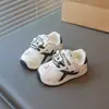 Tênis de Corrida Primavera 2026 Malha Respirável Novos Sapatos para Bebê Criança Pequena Andador Desenho Animado Meninas Meninos Moda Sapatos Funcionais