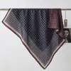 Pañuelo cuadrado de terciopelo de doble cara, dos tonos, estampado de leopardo, de alta gama, vintage de los 90, chal cálido para mujer, pañuelo de cuello de lujo ligero