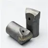 Brocas retas com ponta de carboneto são usadas para mineração e perfuração de poços.