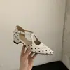 Primeiro Encontro com os Novos Sapatos Mary Jane Brancos com Bolinhas para Verão 2026 para Mulheres, Apresentando Bico Fino e Adequados para Combinar com Vestidos